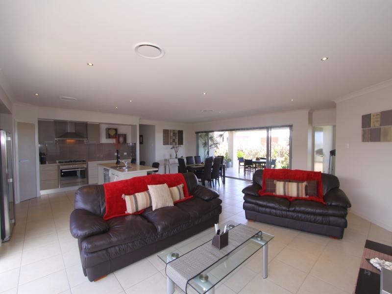 2 Parkside Parade, Bargara QLD 4670