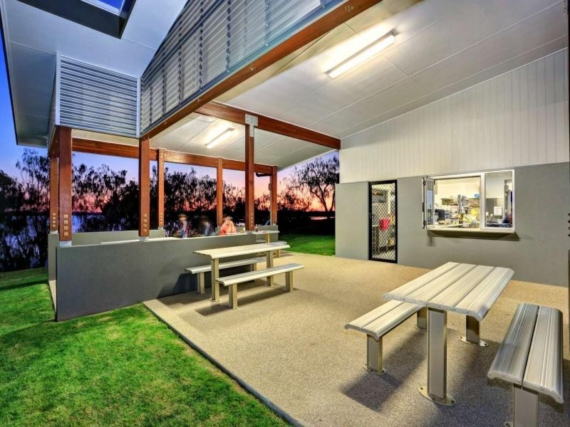 6 Lihs Street, Elliott Heads QLD 4670