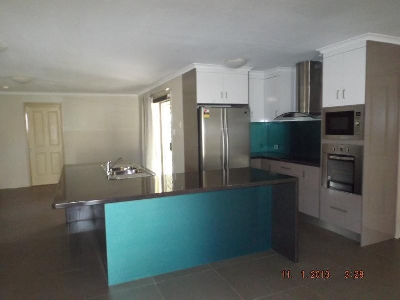 16 Peggy Drive, Coral Cove QLD 4670