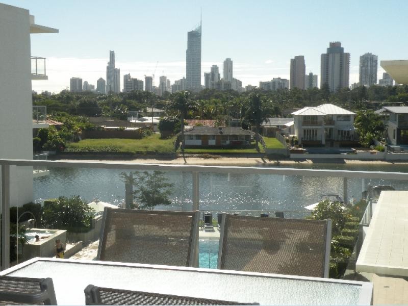 2215/33 T E Peters Drive, Broadbeach QLD 4218