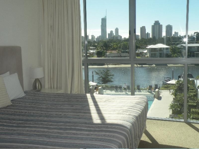 2215/33 T E Peters Drive, Broadbeach QLD 4218