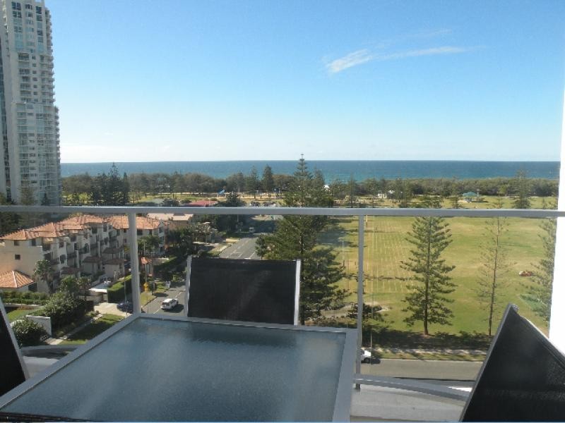 82/25 Surf Parade, Broadbeach QLD 4218