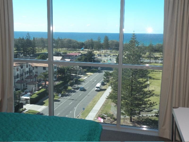 82/25 Surf Parade, Broadbeach QLD 4218
