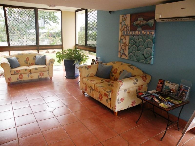 1/12 Queensland Ave, Broadbeach QLD 4218