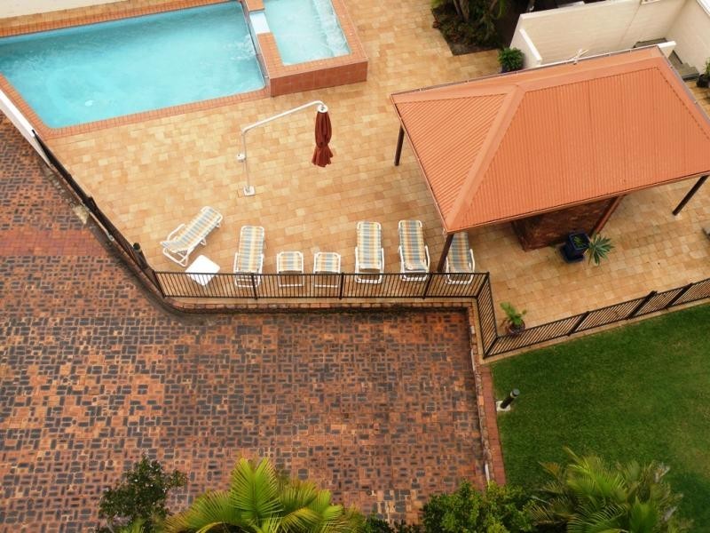 1/12 Queensland Ave, Broadbeach QLD 4218