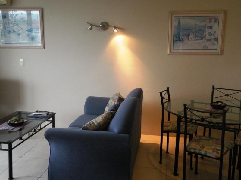 1/12 Queensland Ave, Broadbeach QLD 4218