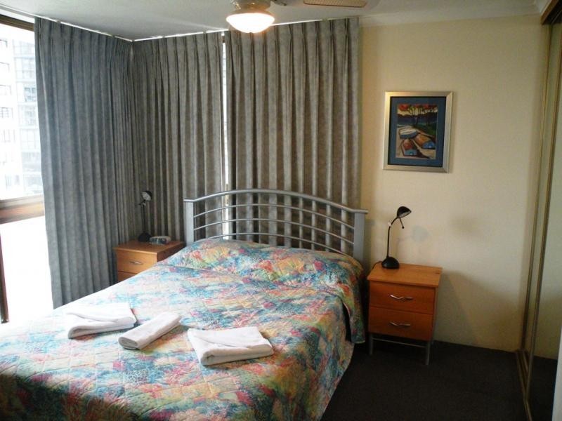 1/12 Queensland Ave, Broadbeach QLD 4218