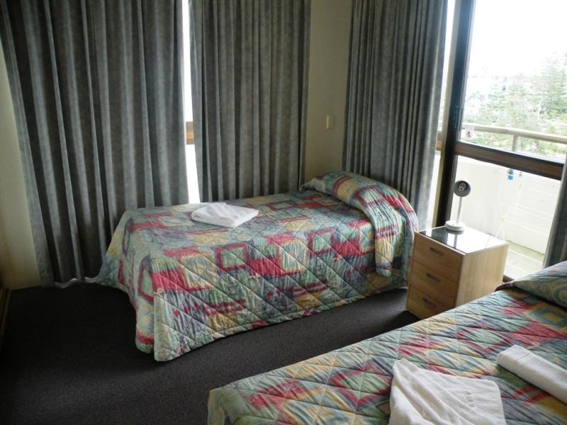 1/12 Queensland Ave, Broadbeach QLD 4218