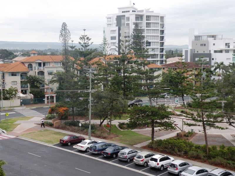 1/12 Queensland Ave, Broadbeach QLD 4218