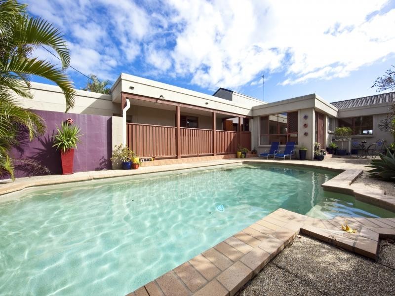 33 Rapallo Avenue, Isle Of Capri QLD 4217