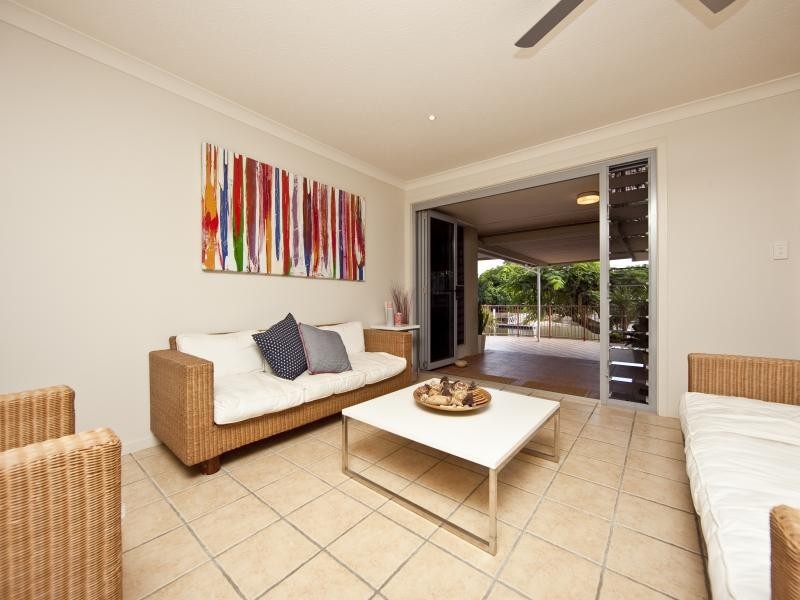 33 Rapallo Avenue, Isle Of Capri QLD 4217