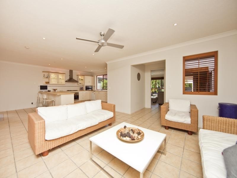 33 Rapallo Avenue, Isle Of Capri QLD 4217