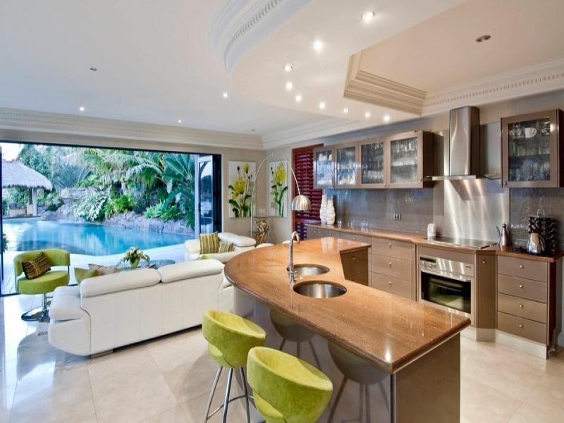171 Monaco Street, Broadbeach Waters QLD 4218