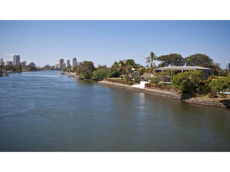 171 Monaco Street, Broadbeach Waters QLD 4218