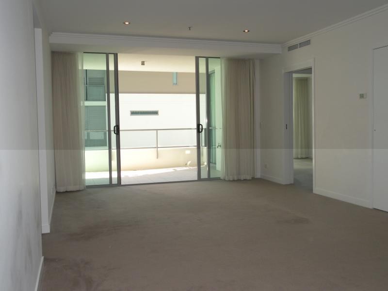 1108/33 T E Peters Drive, Broadbeach QLD 4218