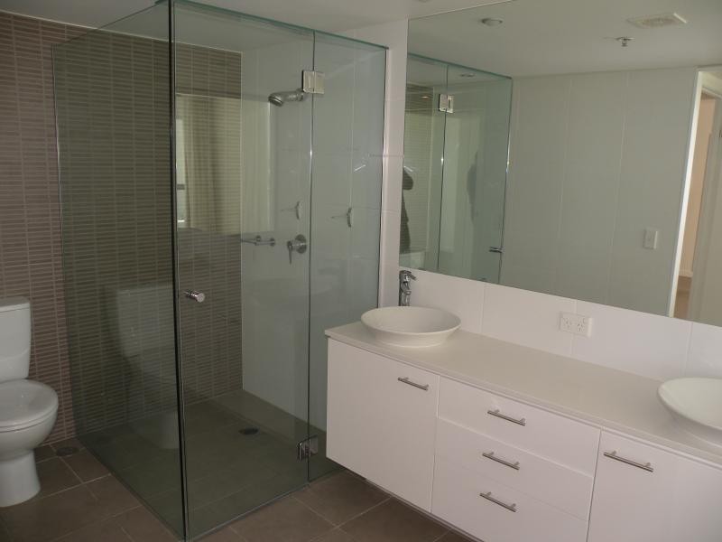 1108/33 T E Peters Drive, Broadbeach QLD 4218