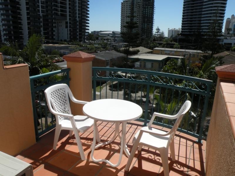 35 /20 Anne Ave, Broadbeach QLD 4218