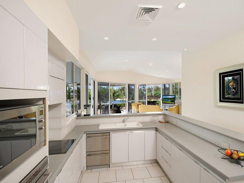 16 Bal Harbour, Broadbeach Waters QLD 4218