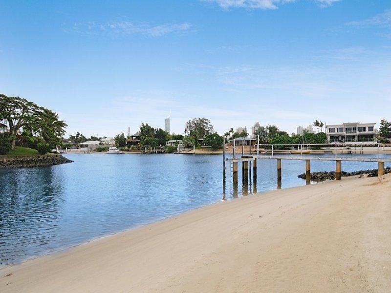 16 Bal Harbour, Broadbeach Waters QLD 4218