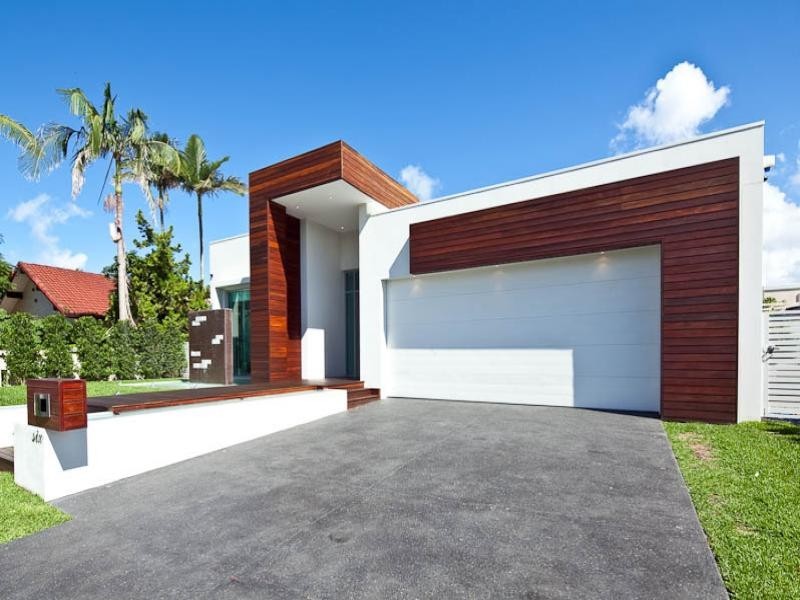 6 Meredith Drive, Broadbeach Waters QLD 4218