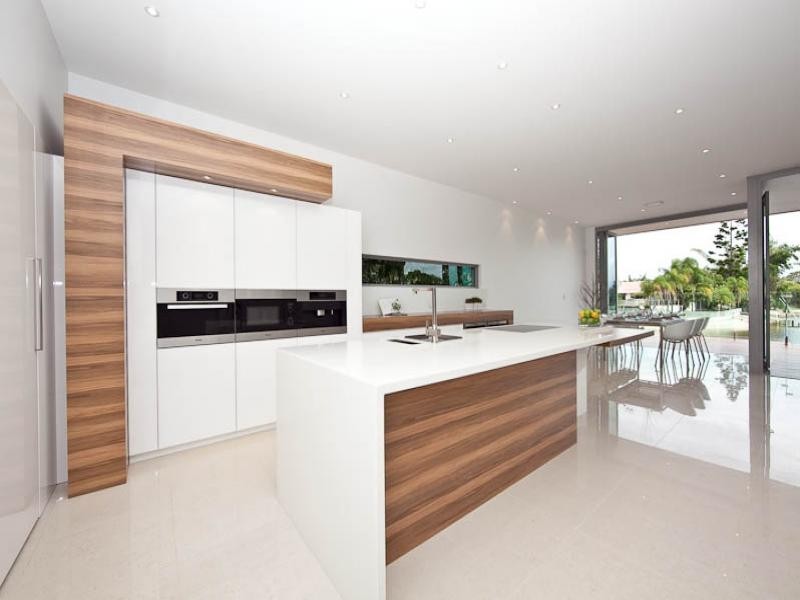 6 Meredith Drive, Broadbeach Waters QLD 4218