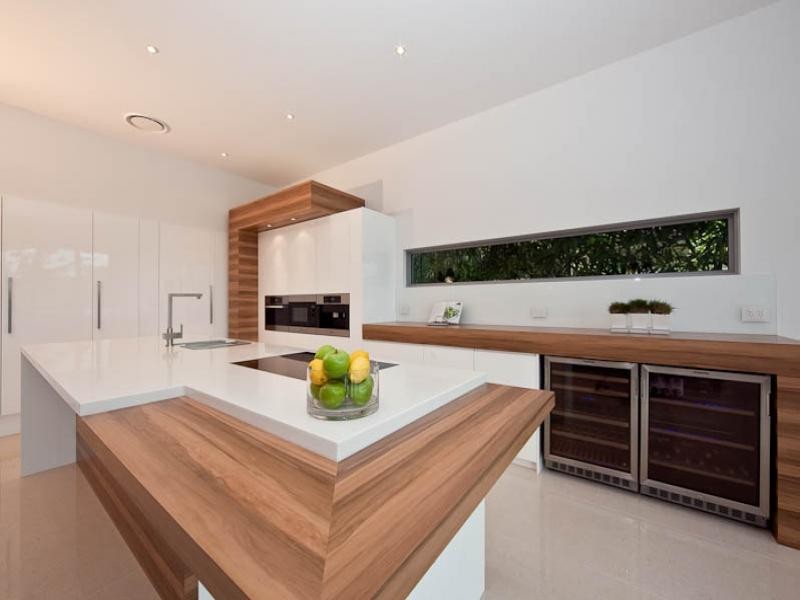 6 Meredith Drive, Broadbeach Waters QLD 4218