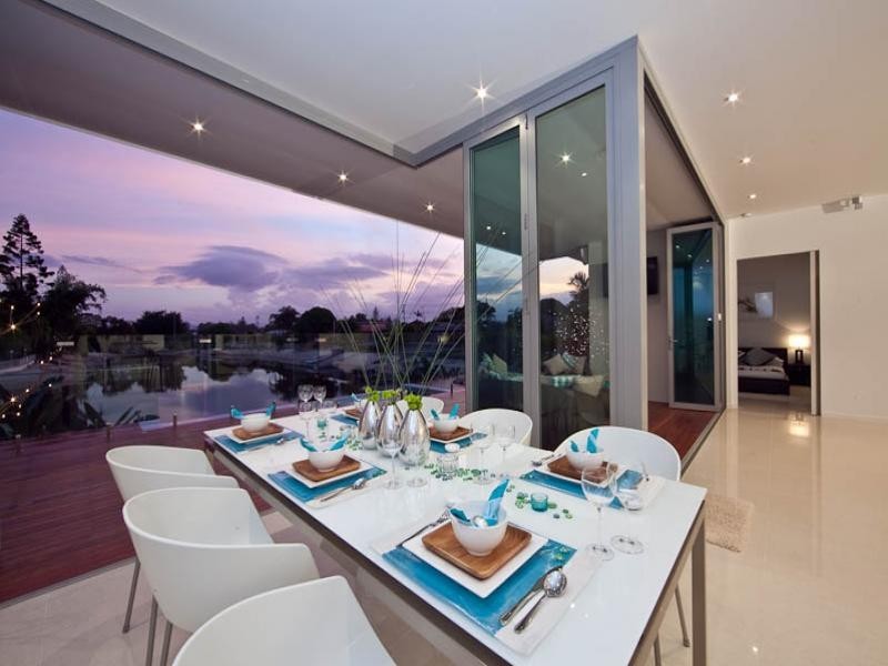 6 Meredith Drive, Broadbeach Waters QLD 4218