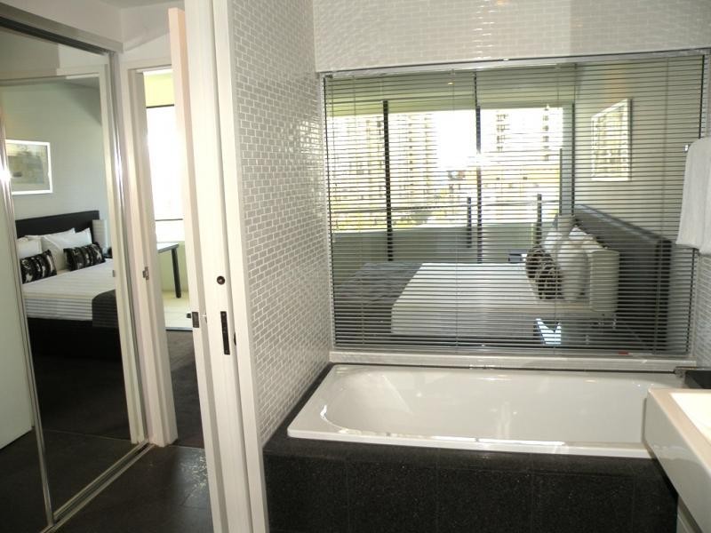 602 /89  Surf Parade, Broadbeach QLD 4218