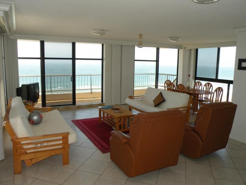 18A/1 Albert Ave, Broadbeach QLD 4218