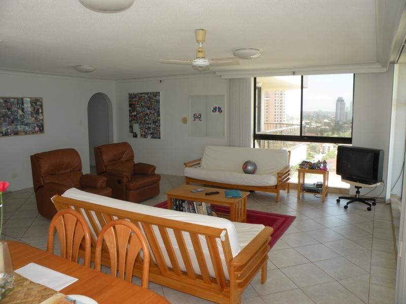 18A/1 Albert Ave, Broadbeach QLD 4218