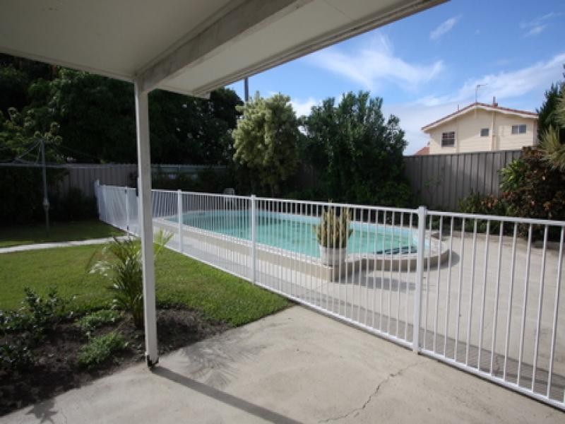 22 Coogeen Street, Sorrento QLD 4217