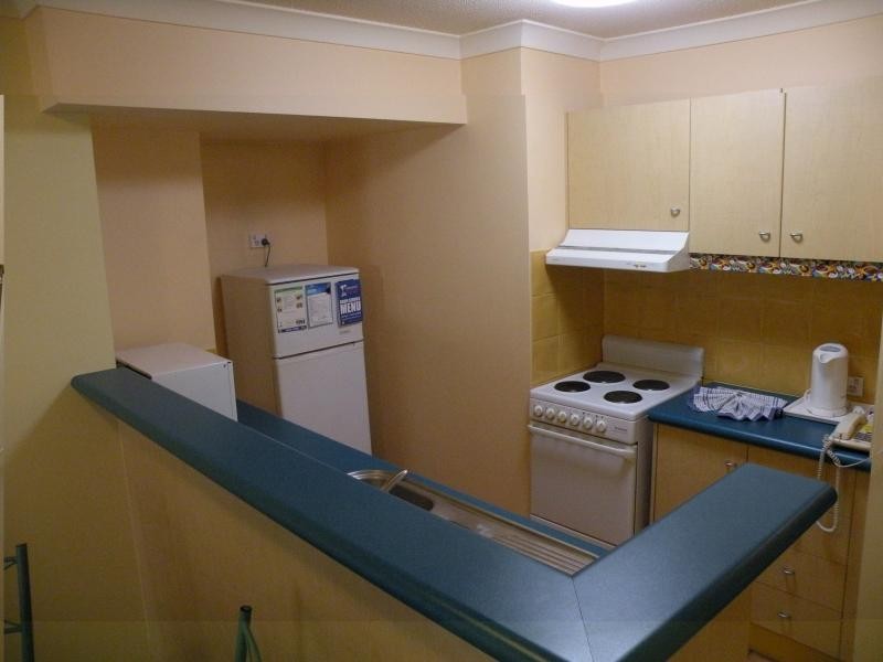 8/112 Surf Parade, Broadbeach QLD 4218