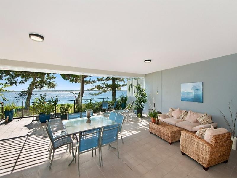 1102/323 Bayview Street, Runaway Bay QLD 4216