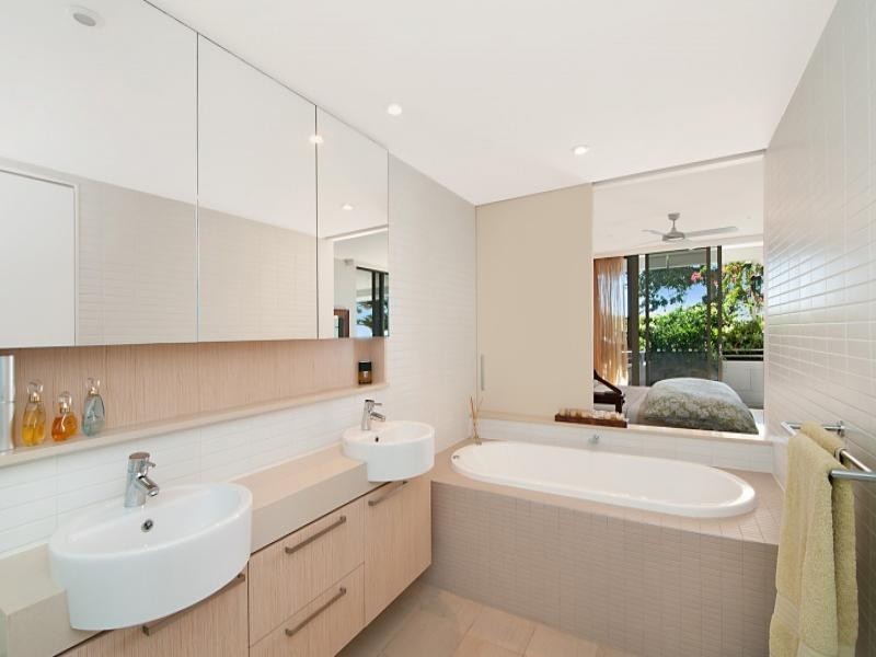 1102/323 Bayview Street, Runaway Bay QLD 4216
