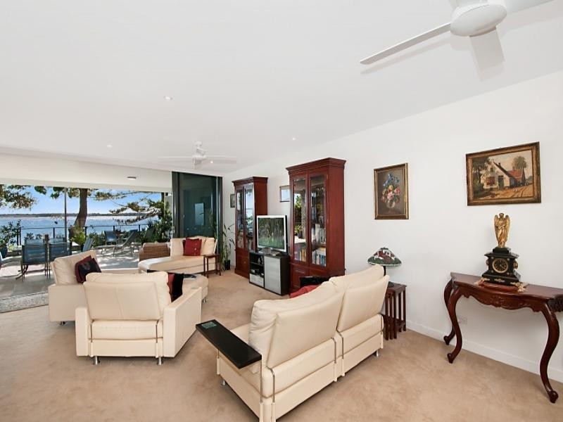1102/323 Bayview Street, Runaway Bay QLD 4216