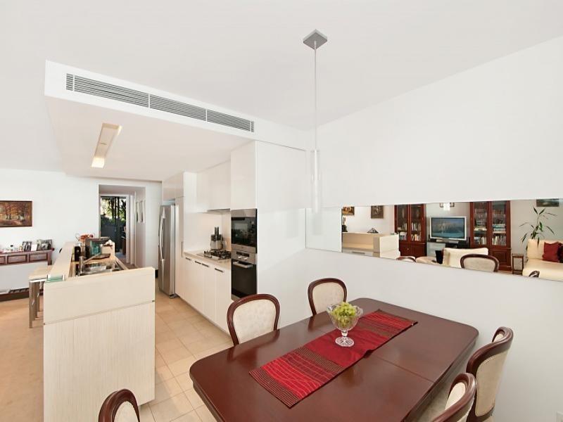 1102/323 Bayview Street, Runaway Bay QLD 4216