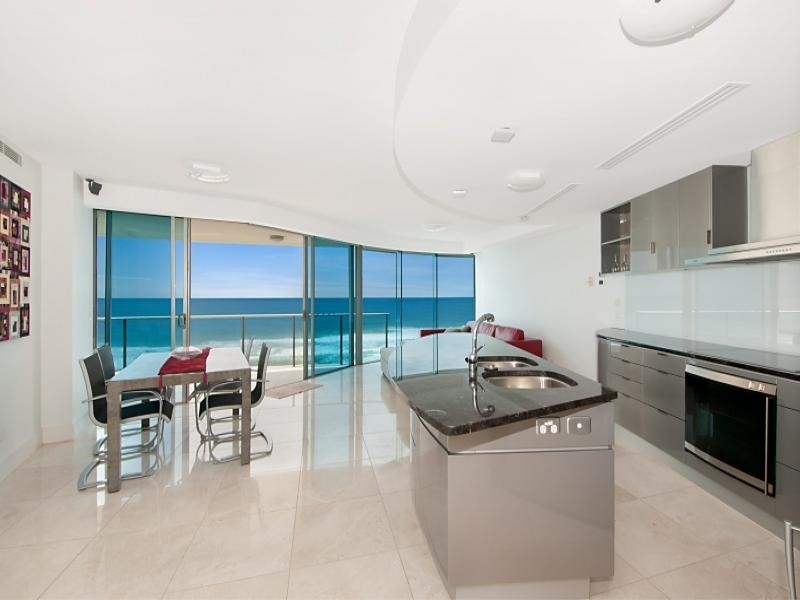 15 /132  Old Burleigh Road, Broadbeach QLD 4218