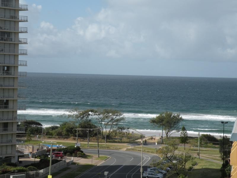 12 Queensland Ave, Broadbeach QLD 4218