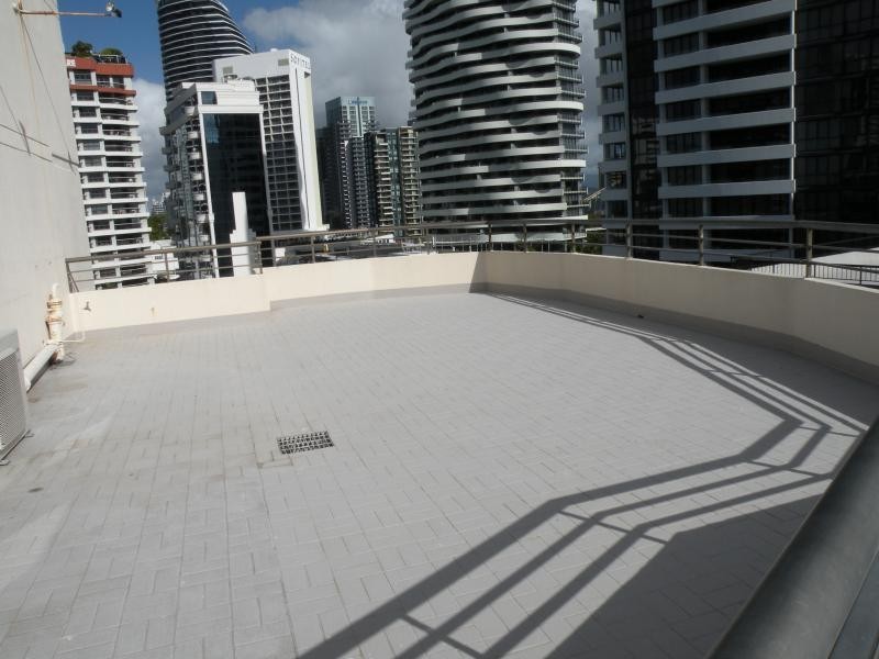 12 Queensland Ave, Broadbeach QLD 4218