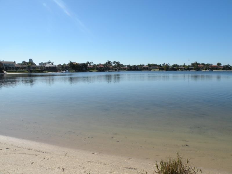 26 Rumrunner Street, Mermaid Waters QLD 4218