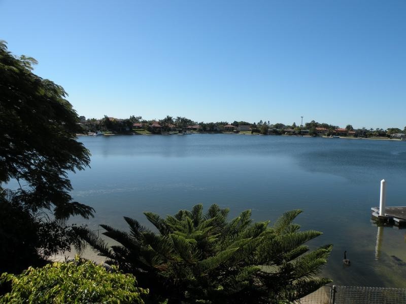 26 Rumrunner Street, Mermaid Waters QLD 4218