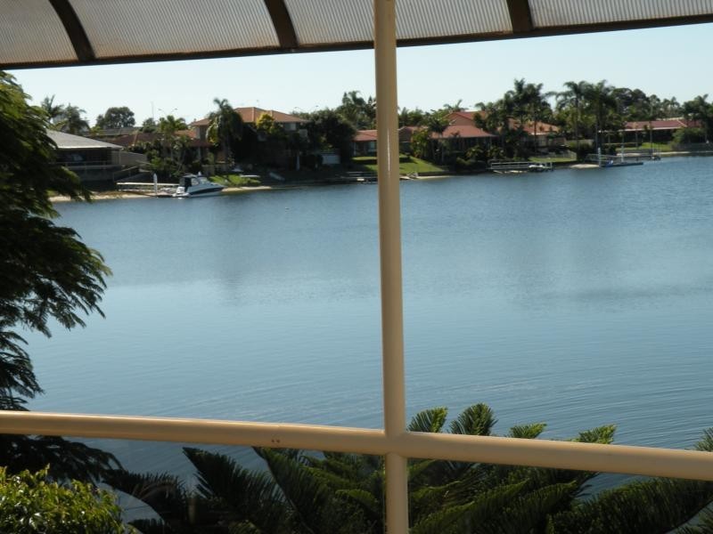 26 Rumrunner Street, Mermaid Waters QLD 4218