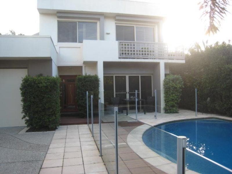 35 Meadowview Drive, Carrara QLD 4211