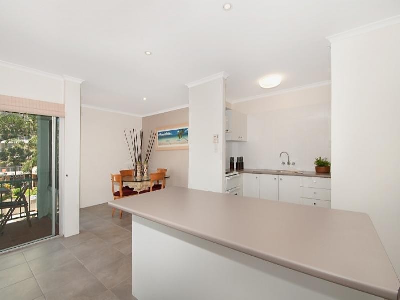 8/3 Enderly Avenue, Surfers Paradise QLD 4217