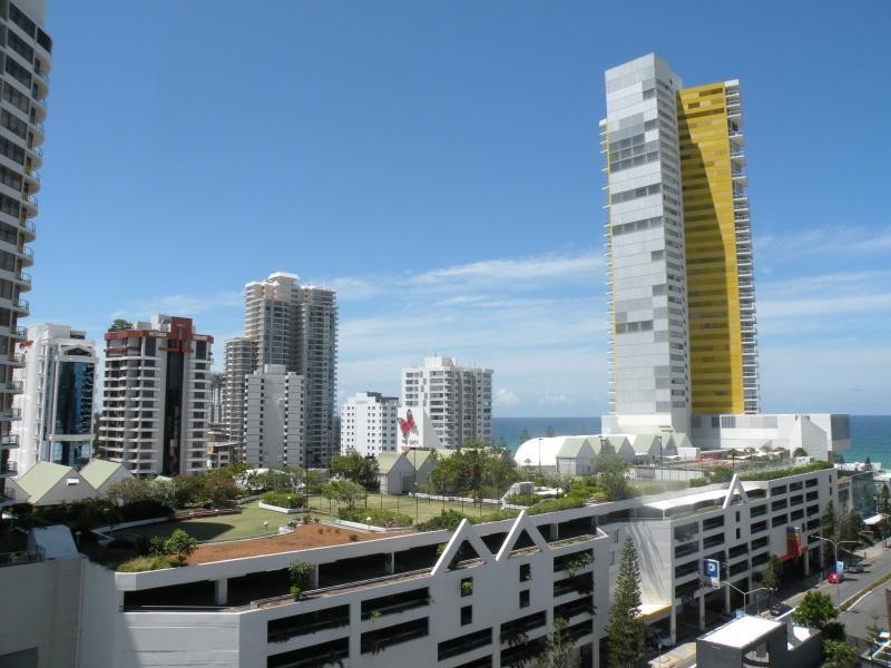20905/1 Oracle, Broadbeach QLD 4218
