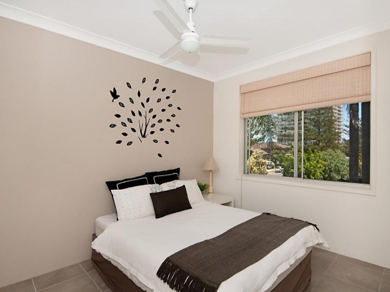 8/3 Vista Street, Surfers Paradise QLD 4217