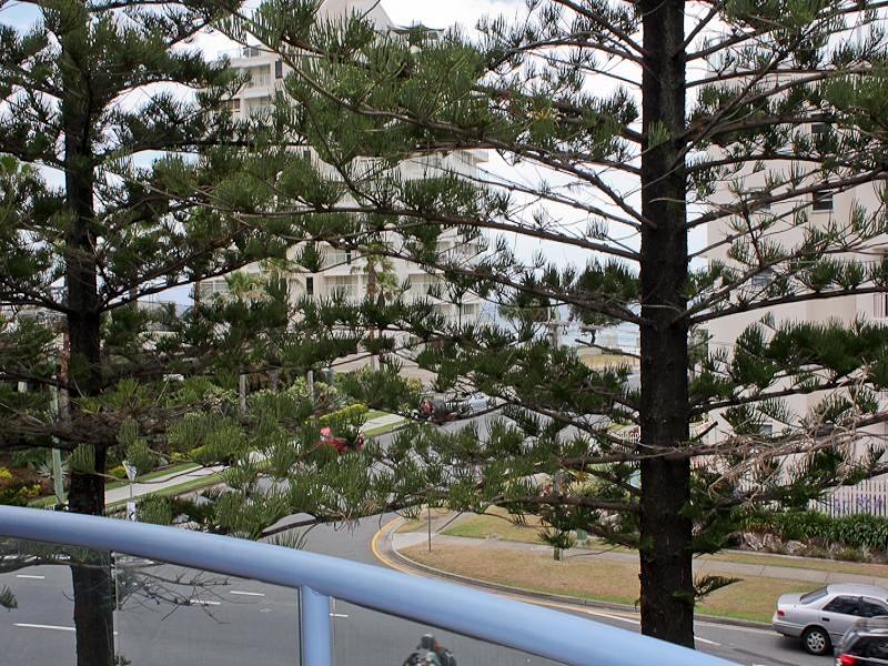 5/6 First Avenue, Broadbeach QLD 4218