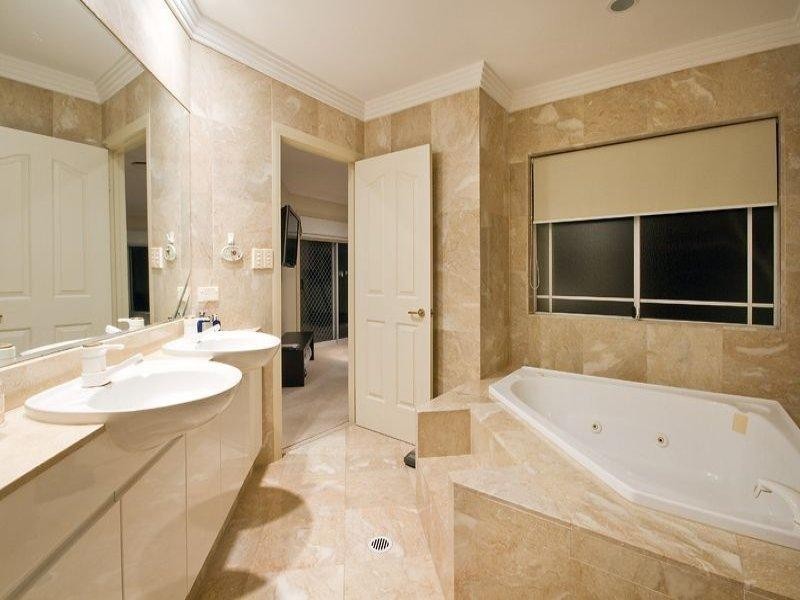 40 Cotlew Street East, Southport QLD 4215