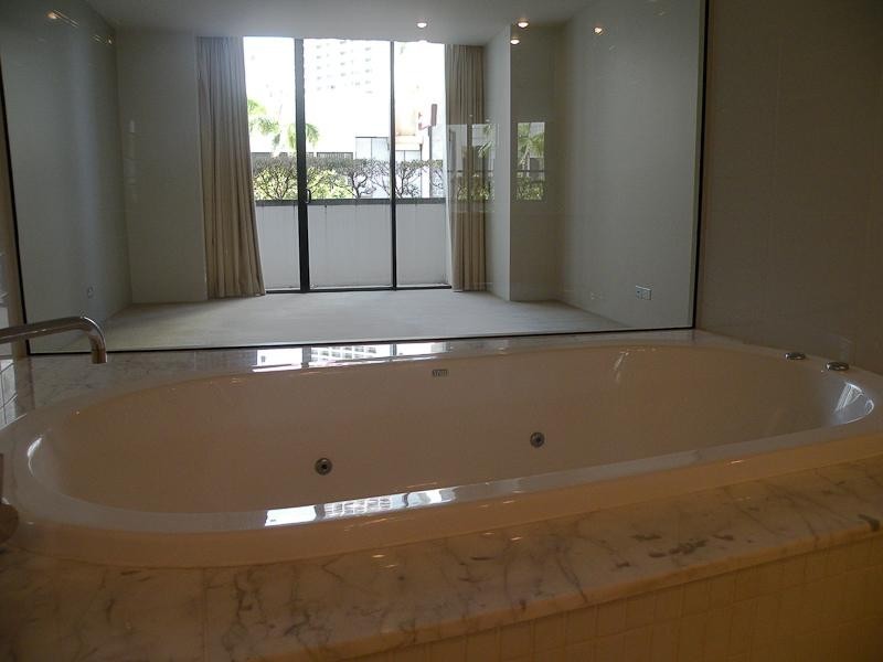 17 Albert Avenue, Broadbeach QLD 4218