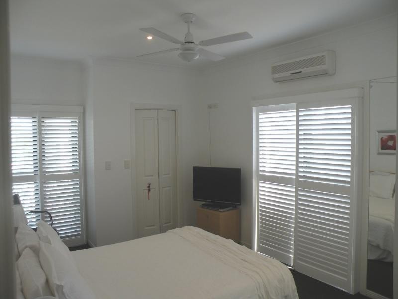 1/19 Jubilee Avenue, Broadbeach QLD 4218